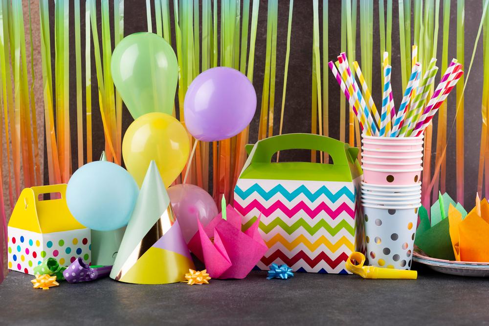 Artykuły dekoracyjne balony na hel, pudełka, kurtyny, kubeczki, słomki